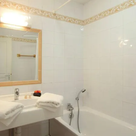 2-3pm6 Ours Blanc Appartement *