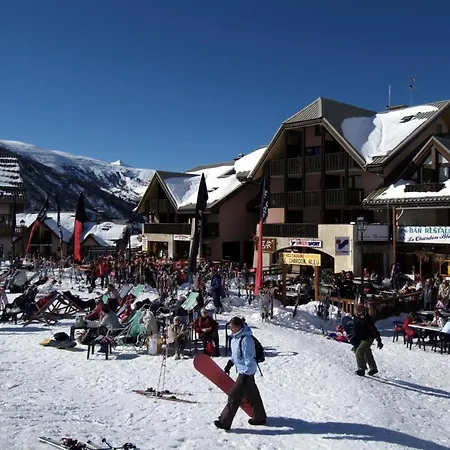 2-3pm6 Ours Blanc Valmeinier