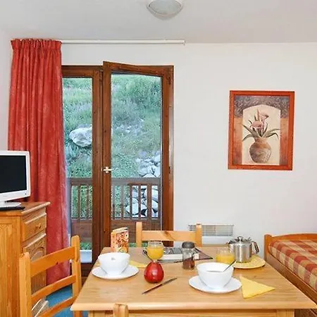 2-3pm6 Ours Blanc Appartement