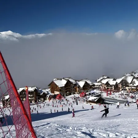2-3pm6 Ours Blanc Valmeinier