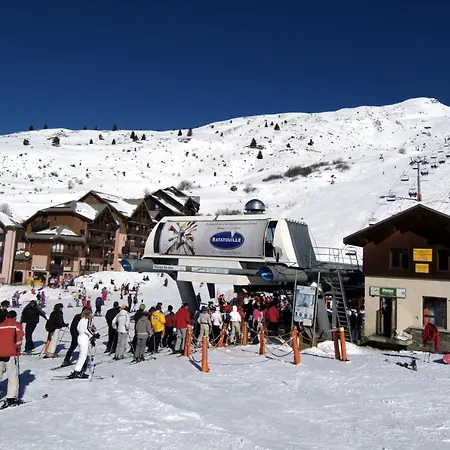 2-3pm6 Ours Blanc Valmeinier
